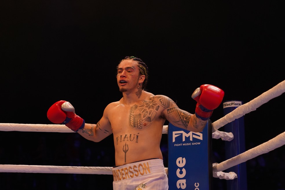 Whindersson Nunes na luta de boxe contra Popó — Foto: Ricardo Franzen
