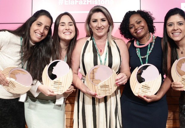 As vencedoras do Prêmio Grandes Mulheres 2017, Karen Kanaan, Nicole Mendlewicz, Luzia Costa, Adriana Barbosa e Miriam Penna Diniz  (Foto:  Keiny Andrade)