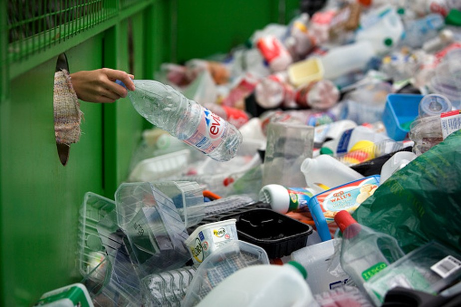 No Brasil, o índice de reciclagem de resíduos plásticos bateu recorde em 2019, chegando a 24%