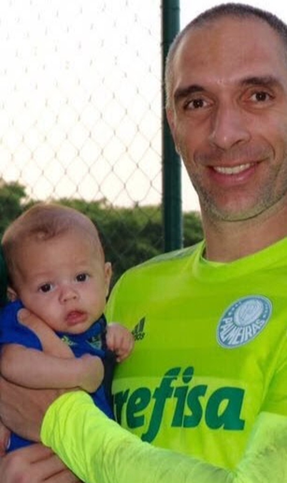 Fernando Prass e o filho de Luara Guedes que carrega o nome do goleiro — Foto: Arquivo pessoal