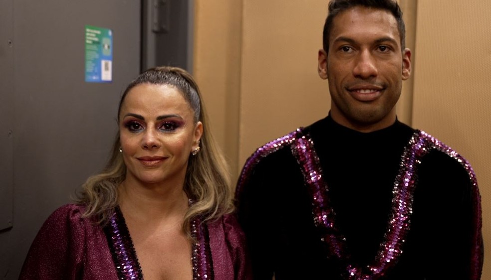 Viviane Araujo Dança Dos Famosos - Viviane Araujo Compartilha Clique Com Novo Par Na Super Danca Dos Famosos E E Criticada Por Internautas : Paolla oliveira, arthur aguiar e viviane araújo são os próximos participantes.