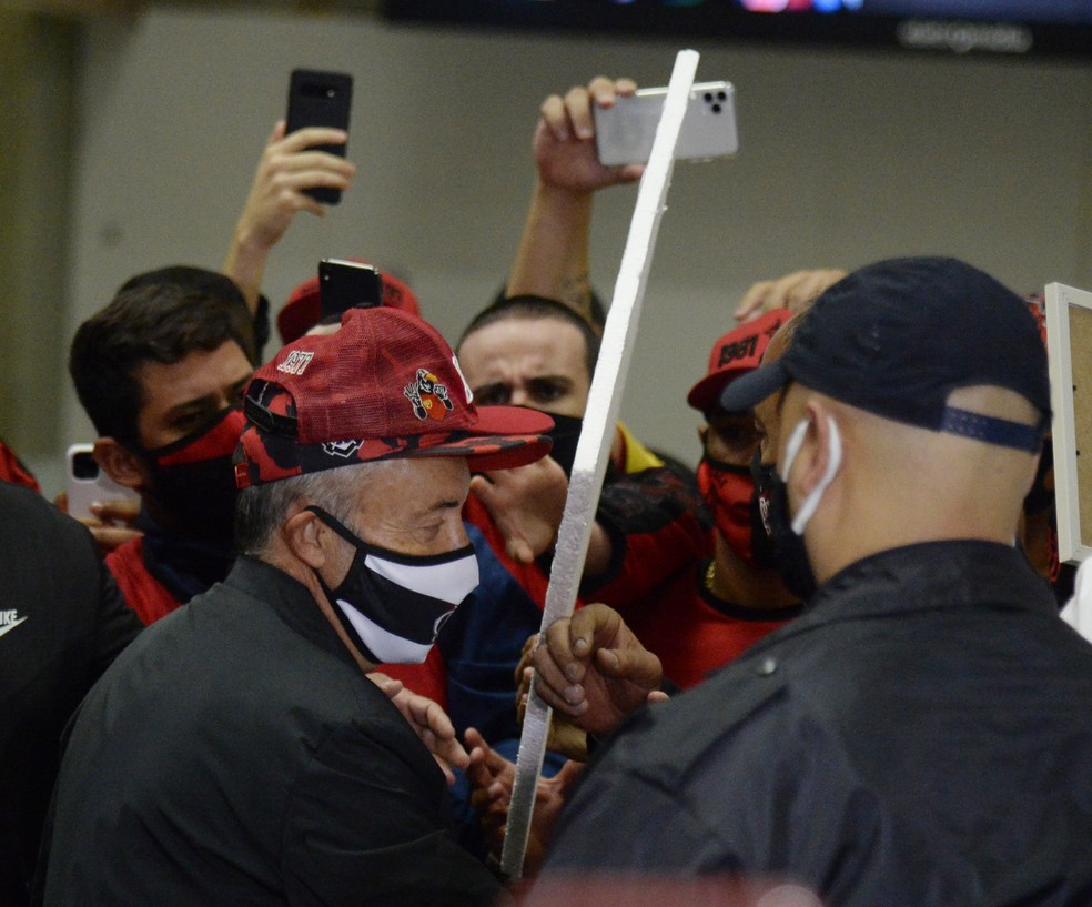 Chegada de Dom�nec Torrent, t�cnico do Flamengo � Foto: Andr� Dur�o / GloboEsporte.com