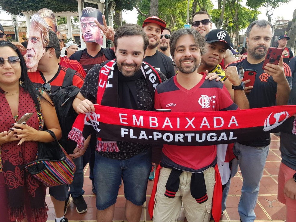 Torcida do Flamengo faz bandeiraço em Lima — Foto: Gabriela Moreira / GloboEsporte.com