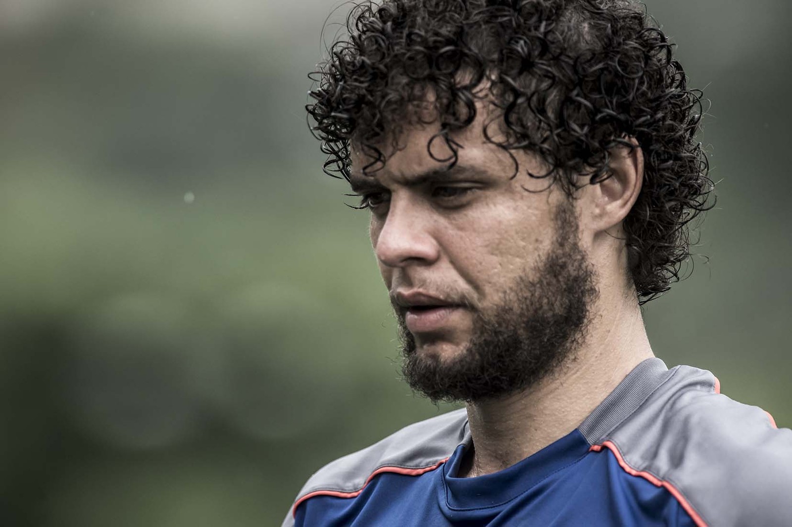 São Paulo ainda mira Victor Ferraz e laterais direitos