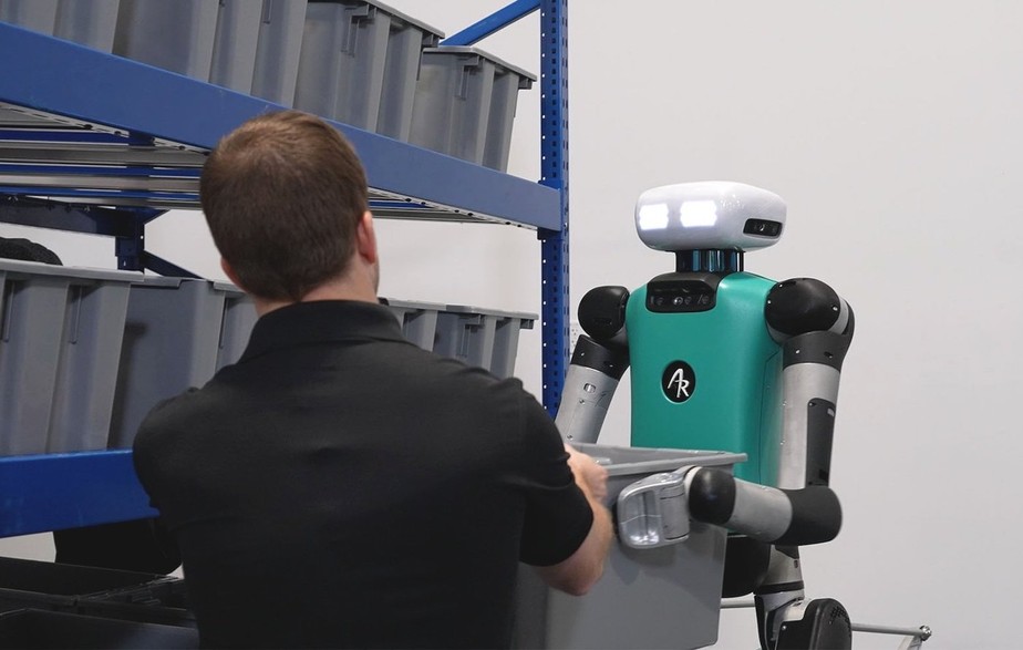 O robô Digit ficou 'exausto' e 'desmaiou' em feira de logística nos Estados Unidos