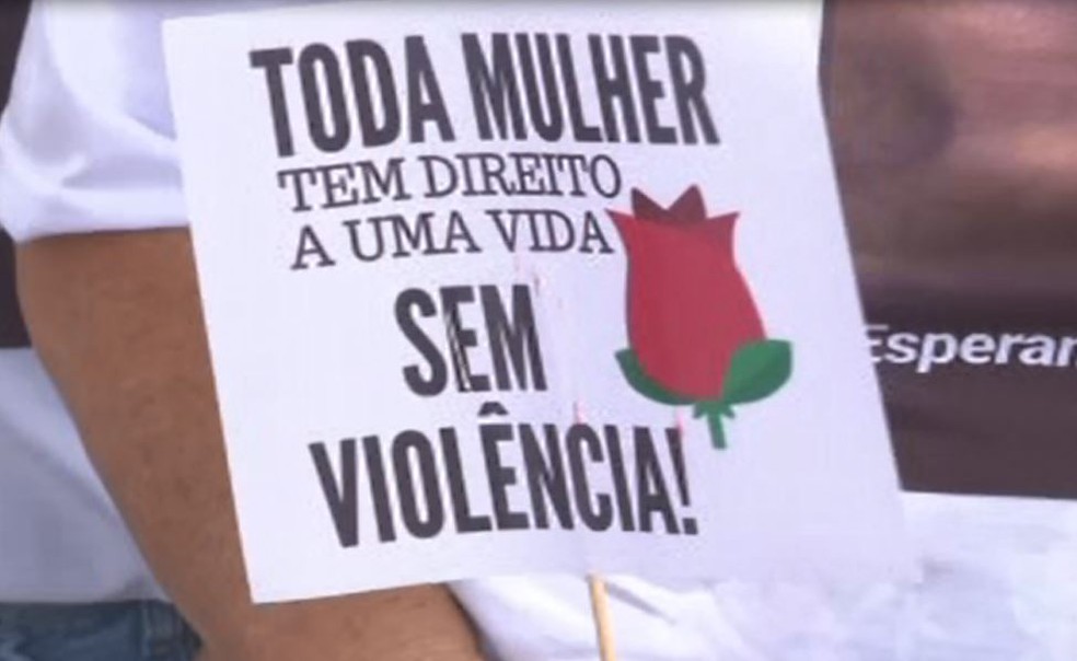 Grupo de mulheres faz protesto em Eldorado (SP) para conscientizar sobre a violência doméstica — Foto: Reprodução/TV Tribuna