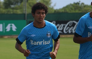 Grêmio acerta empréstimo do lateral Breno para clube do futebol europeu