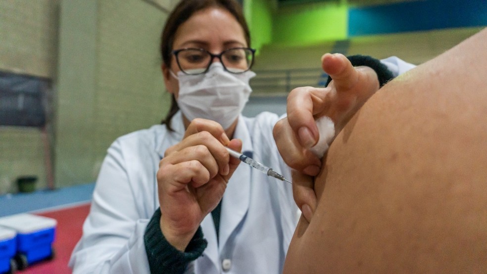 bertioga comeca a vacinar pessoas com 35 anos ou mais contra a covid 19 mais saude g1