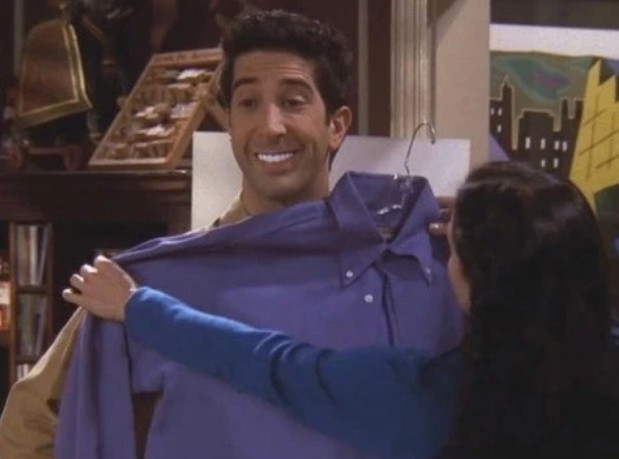 O personagem Ross (David Schwimmer) no episódio em que ele passa por um processo de clareamento dental exagerado (Foto: Reprodução)