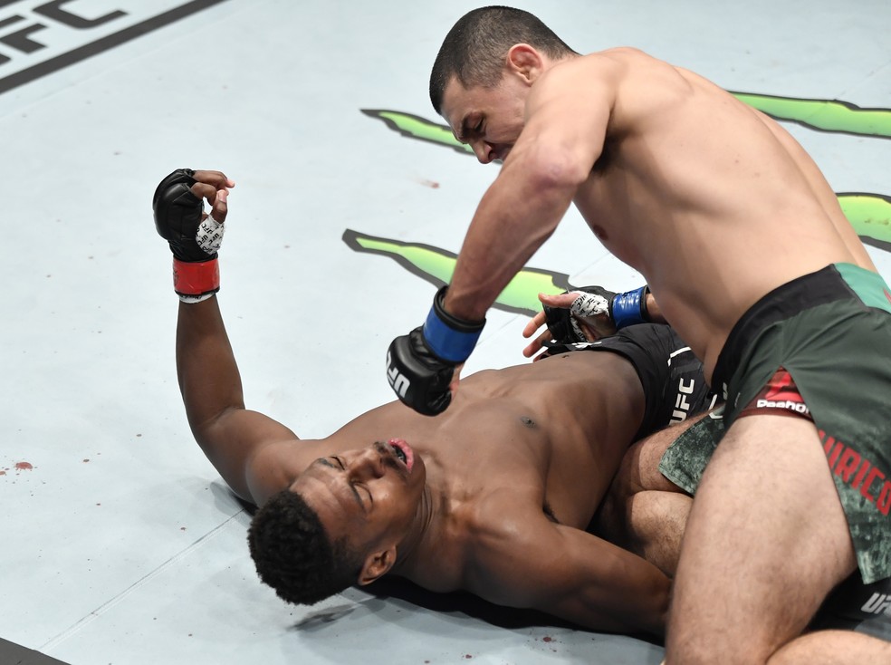 Alessio di Chirico nocauteou Joaquin Buckley no primeiro assalto — Foto: Getty Images