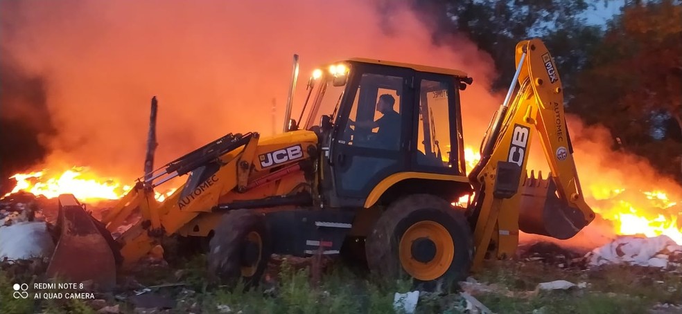 Incêndio em depósito de reciclagem mobiliza Corpo de Bombeiros e Defesa Civil — Foto: Defesa Civil