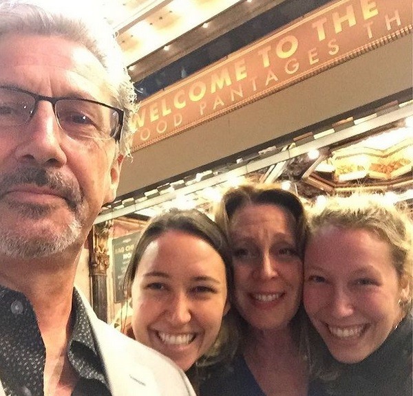 Charles Shaughnessy com a esposa e as filhas (Foto: Instagram)