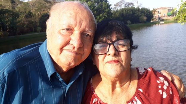 BBC: O aposentado Eli Borba, 80, que tem câncer na bexiga, e sua esposa Elci Cardoso Borba (Foto: ARQUIVO PESSOAL/BBC)