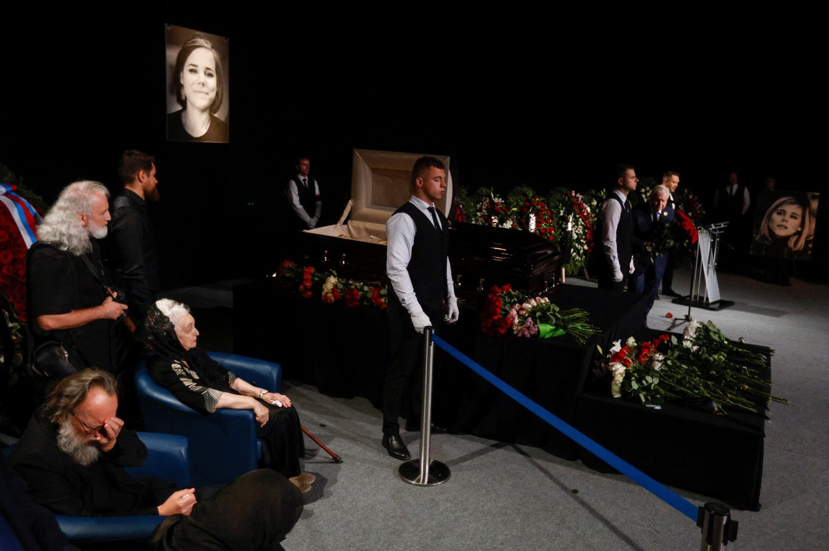 Alexander Dugin, 'guru' de Putin, vai a funeral de filha assassinada em Moscou