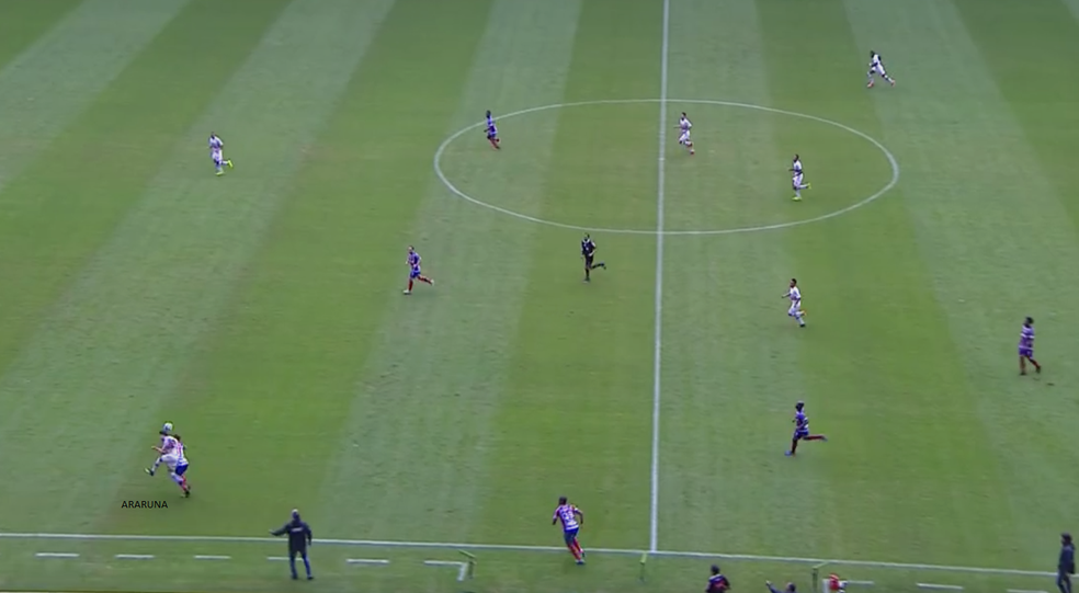 Quando Araruna perde a bola, defesa do São Paulo está totalmente exposta (Foto: Reprodução)