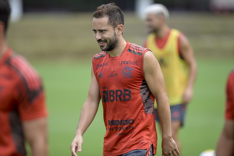 Everton Ribeiro aponta mobilidade e evolução do Flamengo no esquema de Paulo Sousa: Mais acostumados