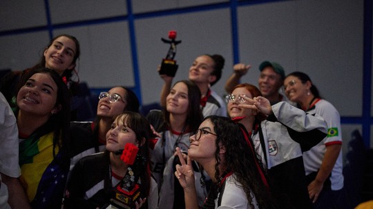 Time brasileiro só de meninas é premiado em copa do mundo de robótica nos EUA
