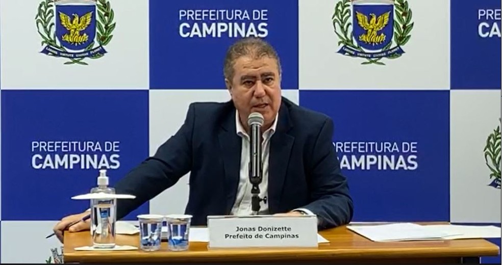 Prefeito de Campinas (SP), Jonas Donizette, durante coletiva online nesta sexta-feira (14). — Foto: Reprodução/Facebook