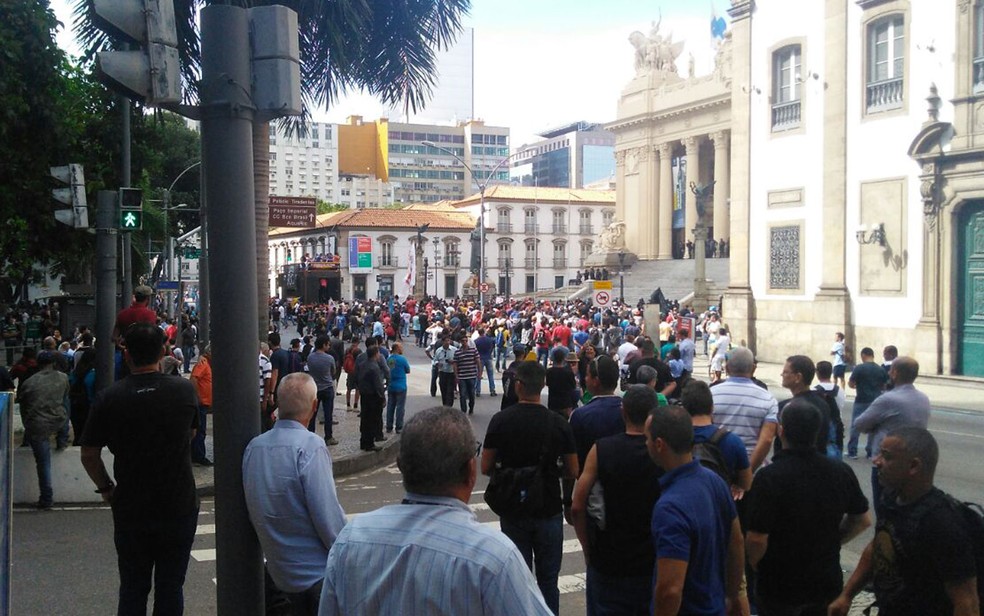 Princípio de confusão durante protesto no Centro (Foto: Alessandro Ferreira/G1)