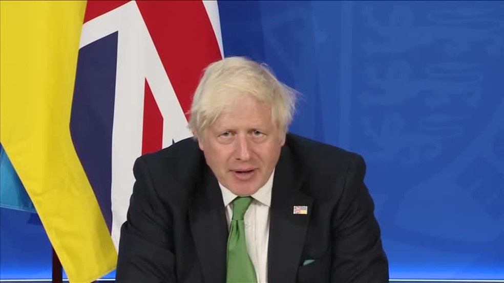 Primeiro-ministro britânico, Boris Johnson, durante participação em encontro sobre a Crimeia — Foto: REUTERS TV
