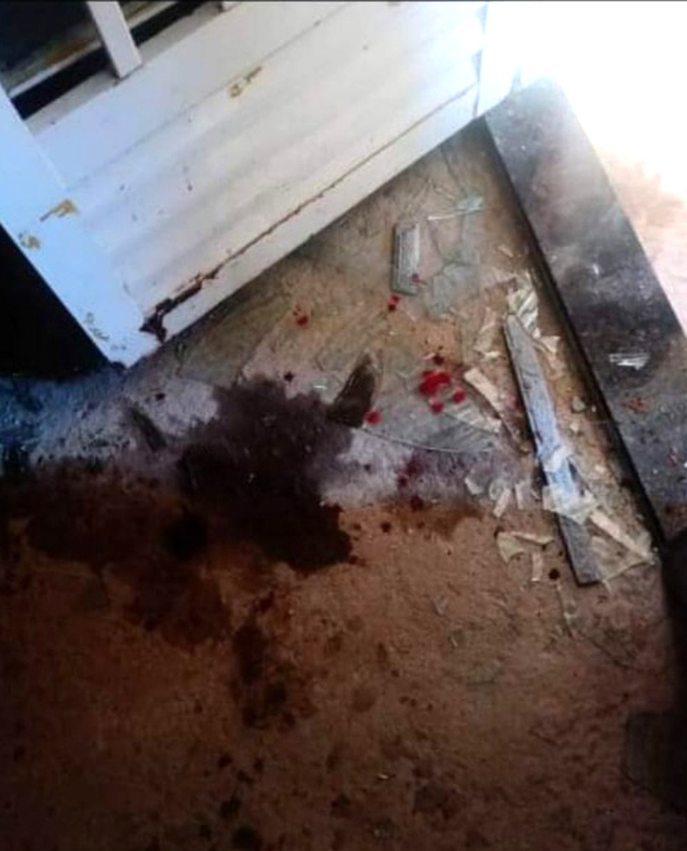 Mulher foi morta após ser espancada com uma escavadeira manual em Nova Iguaçu, na Baixada Fluminense — Foto: Reprodução