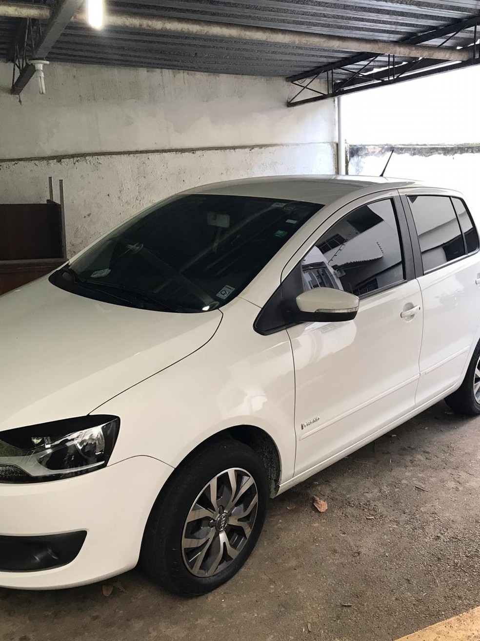 Carro onde aconteceu a briga entre pai e filho  â Foto: Caroline Delgado/G1