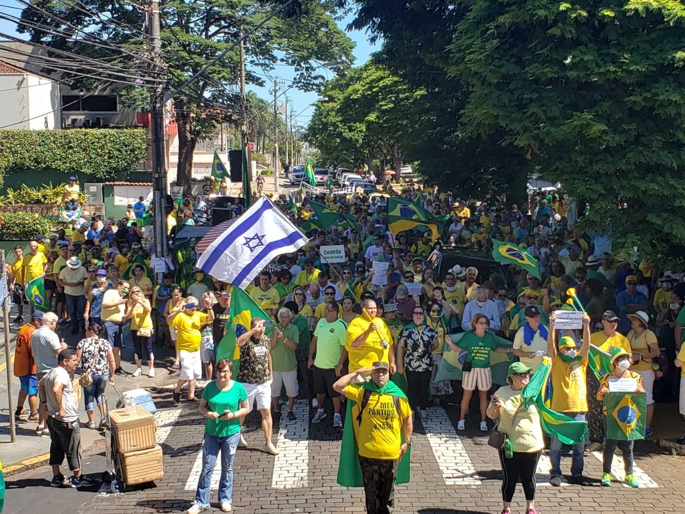 Manifestantes em Ribeirão Preto — Foto: EPTV