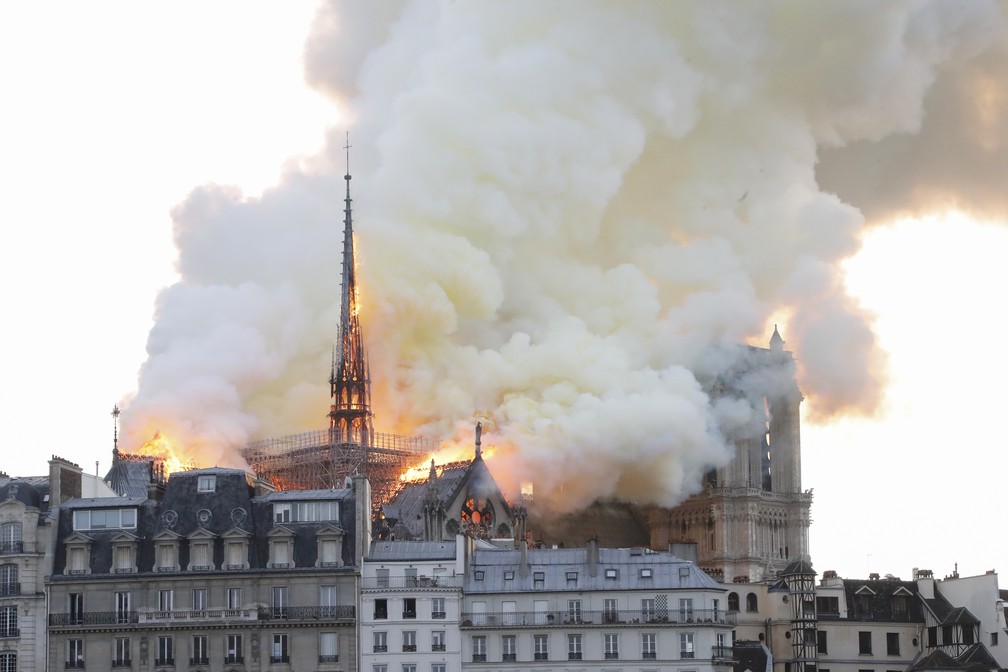 Incêndio atingiu a Catedral de Notre-Dame nesta segunda (15) em Paris. — Foto: François Guillot/AFP