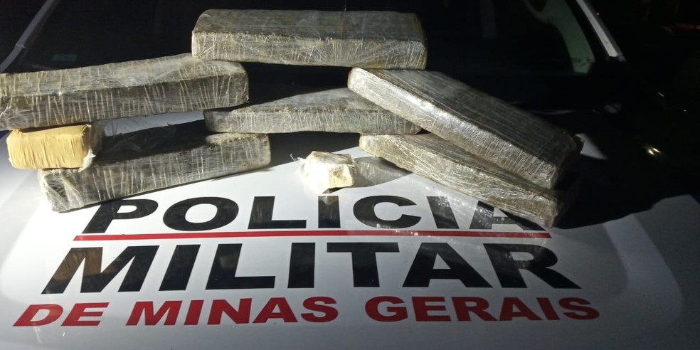 Droga foi apreendida em uma casa após denúncias — Foto: Polícia Militar/ Divulgação