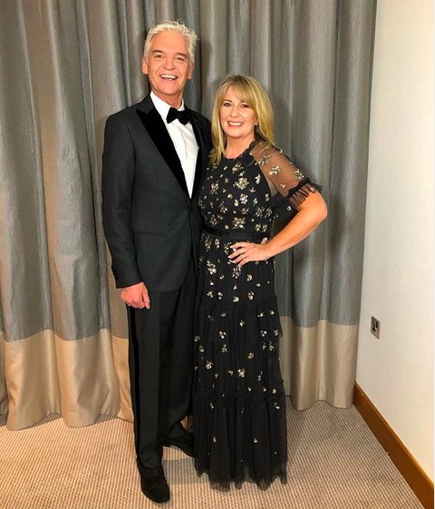 O apresentador de TV inglês Phillip Schofield com a esposa (Foto: Instagram)