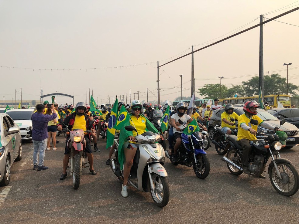 Ato em favor ao presidente Bolsonaro começou na Arena Acreana — Foto: Consuela Gonzalez/Rede Amazônica Acre