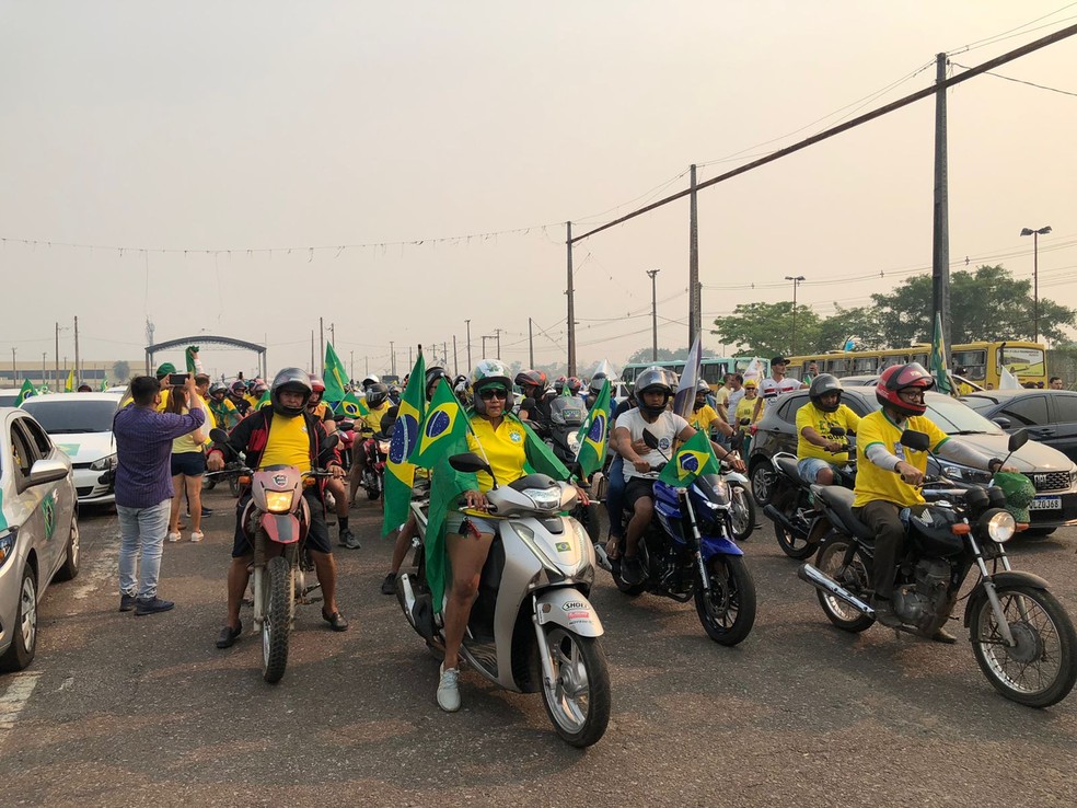 Ato em favor ao presidente Bolsonaro começou na Arena Acreana — Foto: Consuela Gonzalez/Rede Amazônica Acre