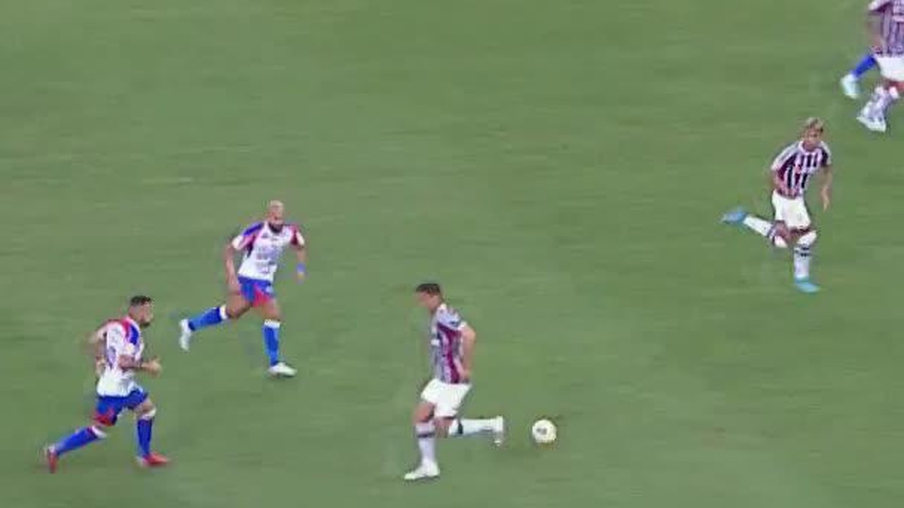 Que passe! De letra, Ganso serve Matheus Martins, que chuta mal