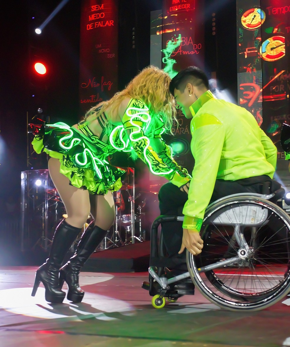 Joelma e bailarino Adriano Silva em 'Rei da Festa'. — Foto: Divulgação