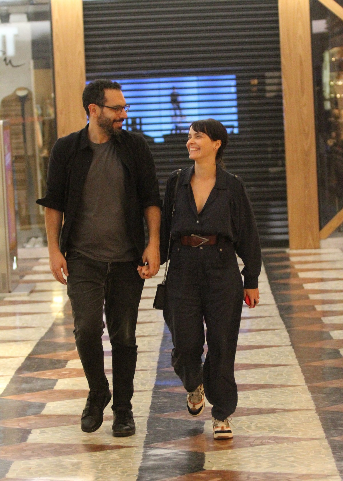 Débora Falabella e o namorado,  Fernando Fraiha (Foto: AgNews)