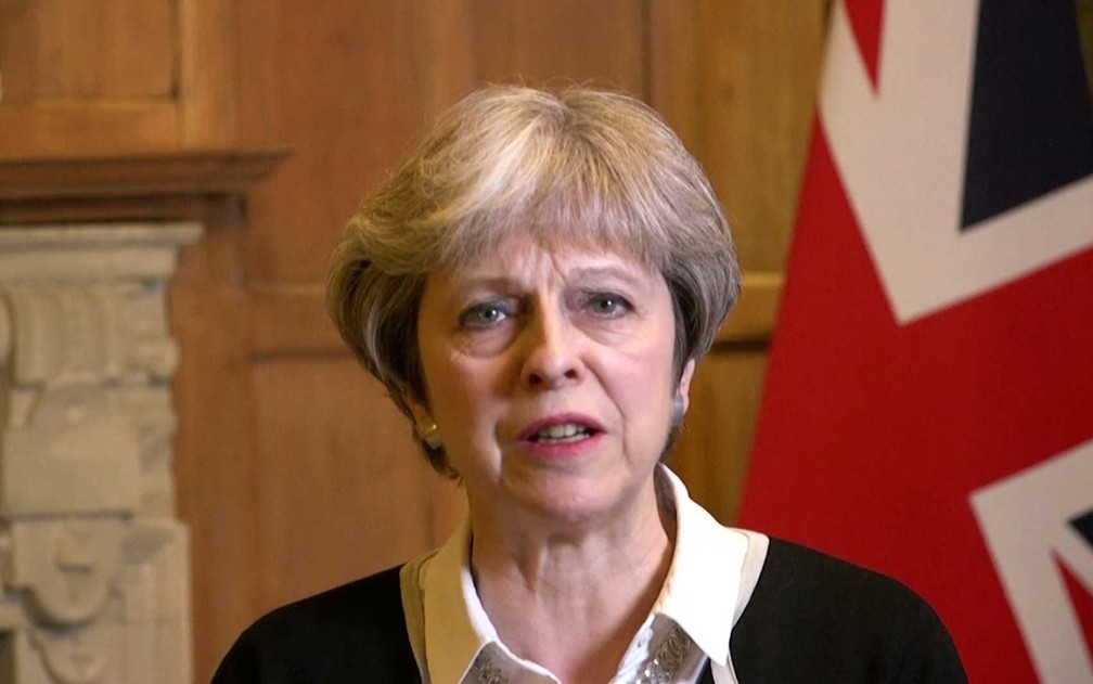 Primeira-ministra britânica Theresa May fala em Londres (Foto: Reino Unido / via AP Photo)