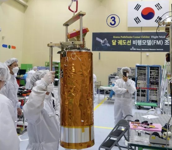 O instrumento ShadowCam da Nasa (na imagem) investigará áreas da lua privadas de sol chamadas regiões permanentemente sombreadas (Foto: Korean Aerospace Research Institute (KARI))