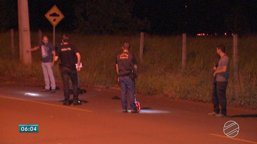 PerÃ­cia foi ao local do crime motivado por briga de cachorros (Foto: TV Morena/ReproduÃ§Ã£o)