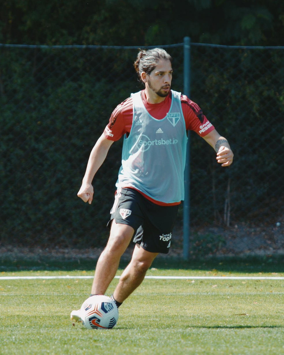 Cadê o Benitez? Jogador vai completar 270 minutos seguidos sem atuar pelo São Paulo