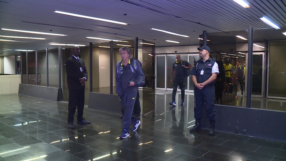 Jorge Jesus no desembarque do Flamengo &mdash; Foto: Sergio Lobo