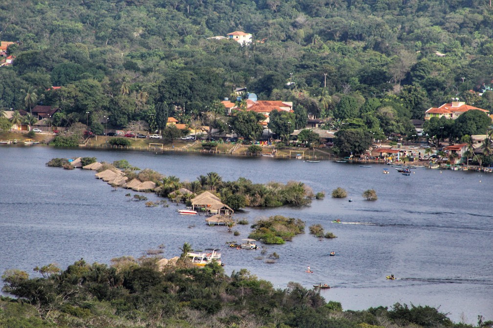 Vista da Serra Piraoca para a Ilha do Amor em Alter do Chão, no período da cheia dos rios  — Foto: Geovane Brito/G1