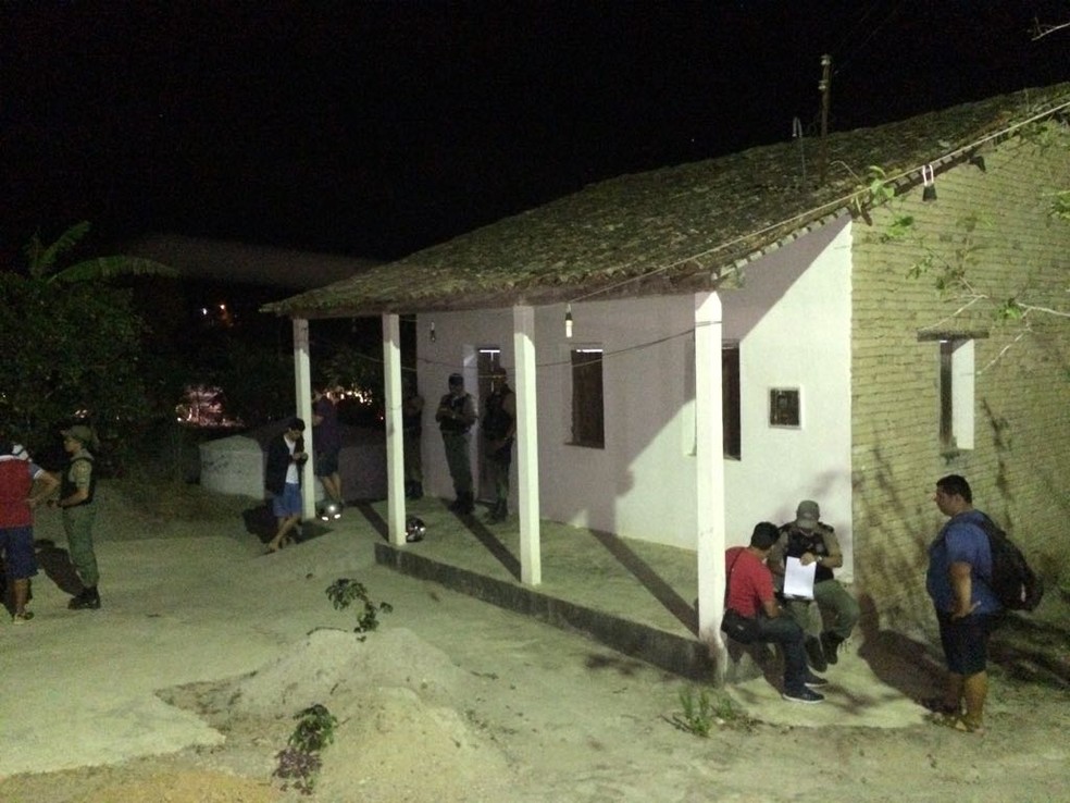 Triplo homic&iacute;dio chocou a comunidade de Lagoa do Paulista, na zona rural de Caruaru (Foto: Franklin Portugal/TV Asa Branca)