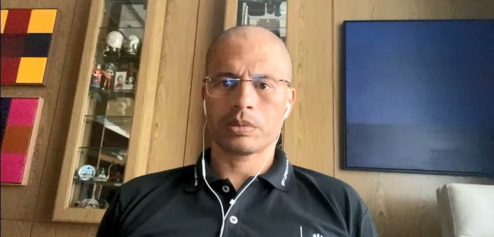 Alex relembra primeira partida que fez como atleta para comemorar início de trabalho no sub-20 do SPFC