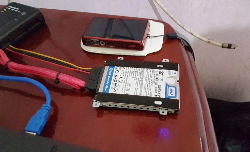 HD com arquivos contendo pornografia infatil foi apreendido pela PF em GuarujÃ¡, SP (Foto: G1 Santos)