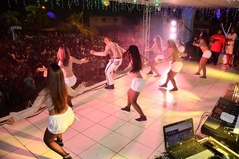 Artistas locais animaram a festa — Foto: Mazinho Rogério/G1