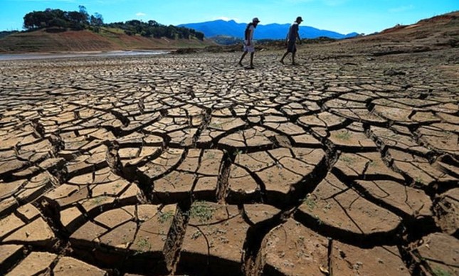 No Brasil, região Sudeste, onde fica o Sistema Cantareira, enfrenta seca histórica