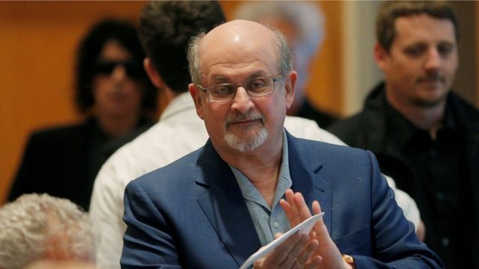 Salman Rushdie &eacute; autor de doze romances e diversos ensaios &mdash; Foto: BRIAN SNYDER/REUTERS/via BBC