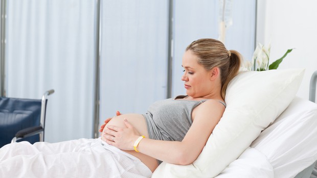 grávida no consultório (Foto: Shutterstock)