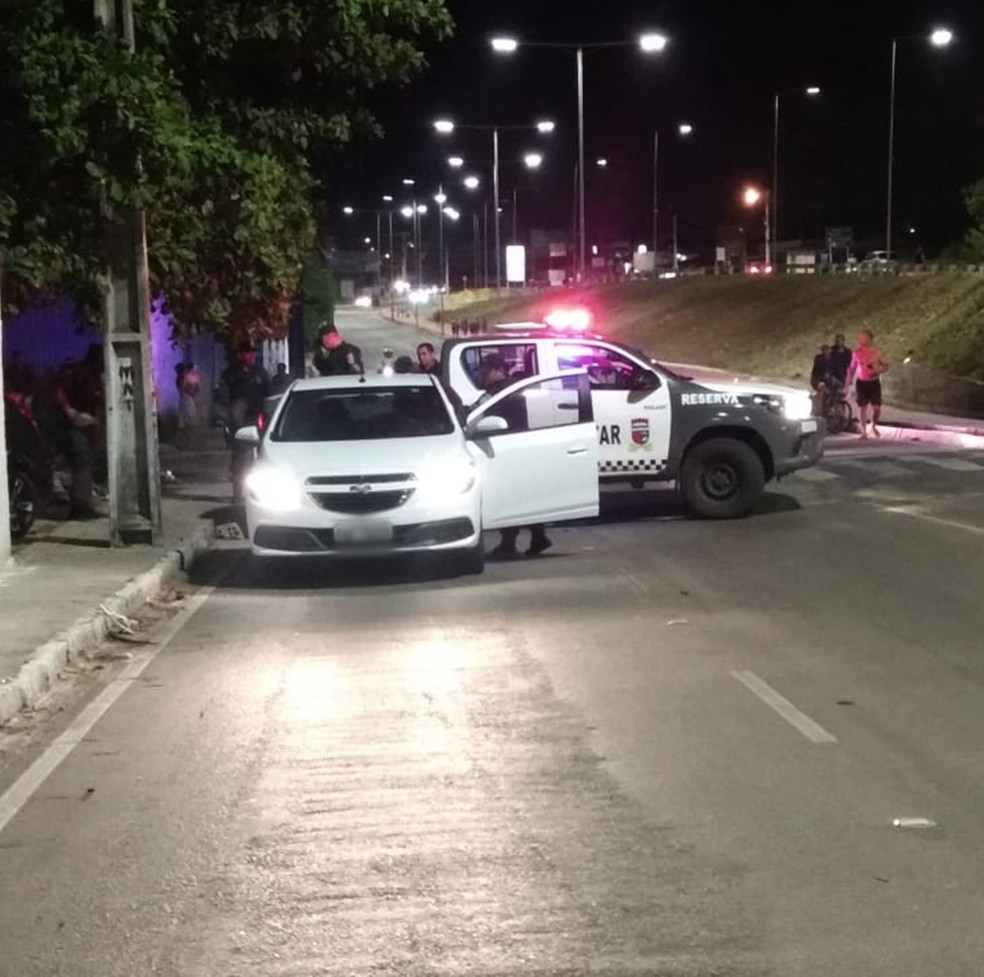 A troca de tiros aconteceu na Av Moema Tinoco, após os policias da Força Tática localizarem o veículo roubado e tentarem abordar os suspeitos — Foto: Redes Sociais