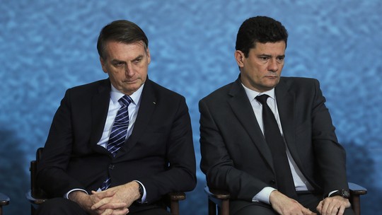 Alvo de facção, Moro disse em livro que Bolsonaro relutou em transferir líderes presos